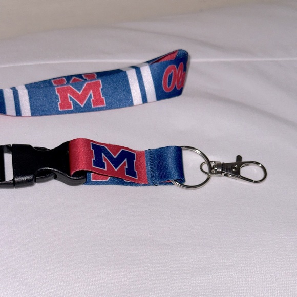 Ole Miss Rebels Reversible Lanyard w/ Detachable Buckle - Picture 2 of 4